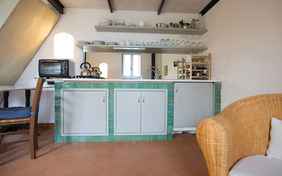 Die Küchenzeile im La Rimessa bietet alles was man braucht. 